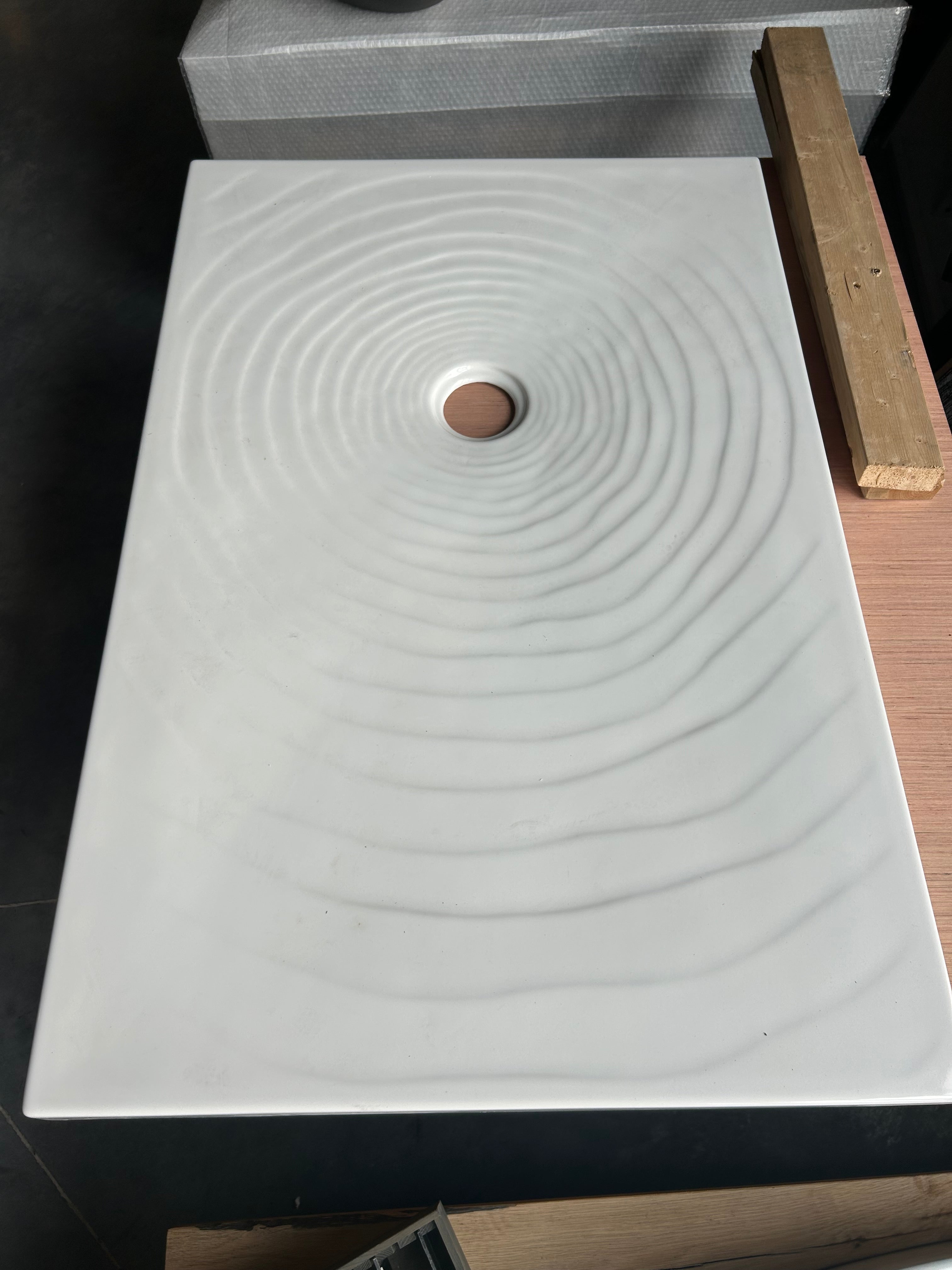 FLAMINIA WATER DROP PORSELEIN DOUCHEBAK 120X80CM WIT GLAZEND